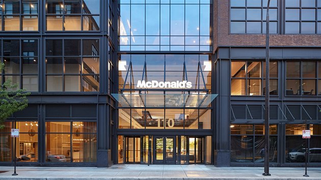 Nov sdlo spolenosti McDonalds v americkm Chicagu.