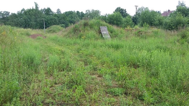 Pozemek s adou ternnho prav, pekek, klopench zatek a skok, kter v minulosti slouil jako neoficiln bikepark, je zarostl trvou. Havlkobrodsk radnice ho chce petvoit v mal park s cestikami, mobiliem i hernmi prvky pro dti.