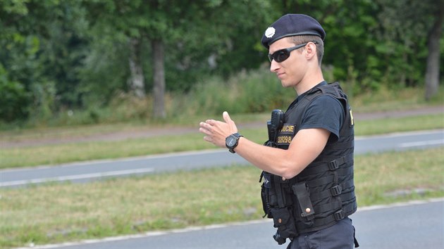 Policie testovala u Hradce Krlov nov dalekohledy (27.6.2018).