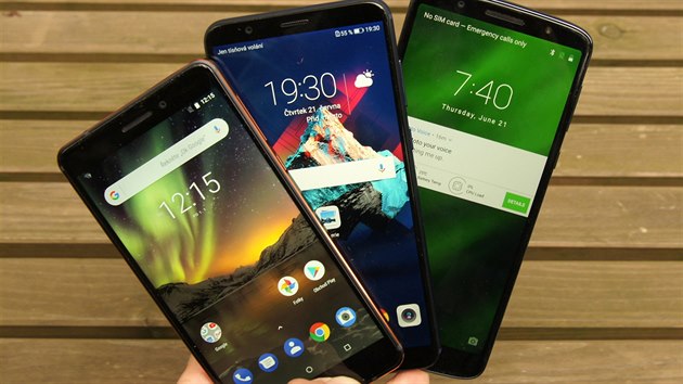 Stedn tda je doslova nabit lkavmi smartphony. V cenovm rozpt od zhruba pti do deseti tisc korun najdeme spoustu vbornch telefon. Zhruba uprosted tto cenov hladiny, tedy na rovni sedmi tisc korun, u jsou to velmi dospl pstroje s lkavou a modern vbavou. Dkazem jsou modely Nokia 6.1, Motorola Moto G6 Plus a Honor 7X.