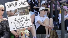 Demonstrace proti oddělování dětí migrantů na mexicko - americké hranici ve... Demonstrace proti oddělování dětí migrantů na mexicko - americké hranici ve...