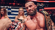 Karlos Vémola ovládl zápas MMA proti Patrikovi Kinclovi.
