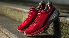 TEST: Prolete maratonem s ultrapohodlnou závodkou Hoka One One Mach