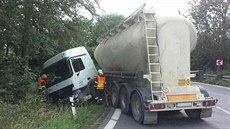 Nehoda nákladního auta u Podhořan u Ronova na Chrudimsku. (19.6.2018) Nehoda nákladního auta u Podhořan u Ronova na Chrudimsku. (19.6.2018)
