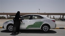 Saúdské eny poprvé sedají za volant. (24. 6. 2018)