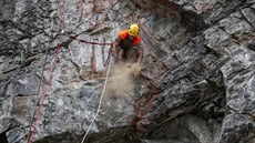 Na Barevné skále u Českého Krumlova pokračují práce na zabezpečení masivu.... Na Barevné skále u Českého Krumlova pokračují práce na zabezpečení masivu....