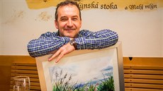 Josef Pepíno Balek se svým akvarelem Na břehu rybníka v jižních Čechách. Josef Pepíno Balek se svým akvarelem Na břehu rybníka v jižních Čechách.