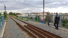 Znojemští strážníci odvedli dvojici dvanáctiletých dívek z viaduktu, na kterém... Znojemští strážníci odvedli dvojici dvanáctiletých dívek z viaduktu, na kterém...