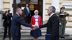 Premiér Andrej Babiš uvádí do úřadu ministerstva obrany Lubomíra Metnara. Ten... Premiér Andrej Babiš uvádí do úřadu ministerstva obrany Lubomíra Metnara. Ten...