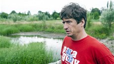 Ekolog a hydrobiolog z Agentury ochrany přírody a krajiny doktor Jan Koutný u... Ekolog a hydrobiolog z Agentury ochrany přírody a krajiny doktor Jan Koutný u...