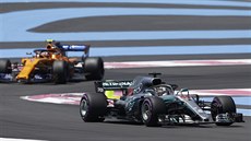 Lewis Hamilton přejíždí při tréninku na Velkou cenu Francie formule 1 Stoffela... Lewis Hamilton přejíždí při tréninku na Velkou cenu Francie formule 1 Stoffela...