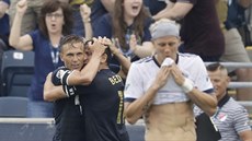Bořek Dočkal (vlevo) a Alejandro Bedoya slaví gól Philadelphie v utkání proti... Bořek Dočkal (vlevo) a Alejandro Bedoya slaví gól Philadelphie v utkání proti...
