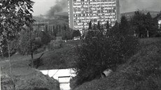 Tunel z baťovského areálu vyúsťuje na povrch před sportovní halou. Tunel z baťovského areálu vyúsťuje na povrch před sportovní halou.