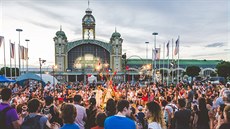 Pouliční divadlo, muzika a dílny na Výstavišti. Festival Za dveřmi! Pouliční divadlo, muzika a dílny na Výstavišti. Festival Za dveřmi!