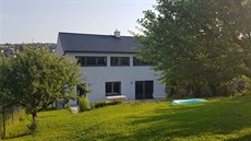 Při pohledu na dům asi jen málokoho napadne, že jde o rekonstrukci staršího... Při pohledu na dům asi jen málokoho napadne, že jde o rekonstrukci staršího...