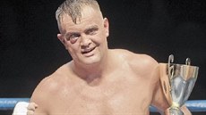 Plzeňan Pavel Šour je dál profesionálním mistrem republiky v těžké váze. Plzeňan Pavel Šour je dál profesionálním mistrem republiky v těžké váze.