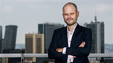 "Každý klient dostane na to, aby si George odzkoušel a přešel do něj, minimálně... "Každý klient dostane na to, aby si George odzkoušel a přešel do něj, minimálně...