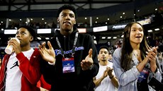 R. J. Barrett tleská během zápasu kanadské mládežnické reprezentace. R. J. Barrett tleská během zápasu kanadské mládežnické reprezentace.