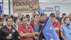 Zaměstnanci Zodiacu v Plzni protestovali proti nízkým mzdám a malým příplatkům.... Zaměstnanci Zodiacu v Plzni protestovali proti nízkým mzdám a malým příplatkům....