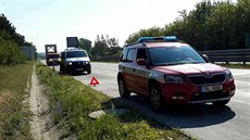 Autobusu na dálnici D1 hořel motor. Na pomoc museli přijet hasiči. Autobusu na dálnici D1 hořel motor. Na pomoc museli přijet hasiči.