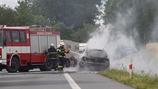U Štoků na Havlíčkobrodsku shořelo osobní auto (25. 6. 2018). U Štoků na Havlíčkobrodsku shořelo osobní auto (25. 6. 2018).