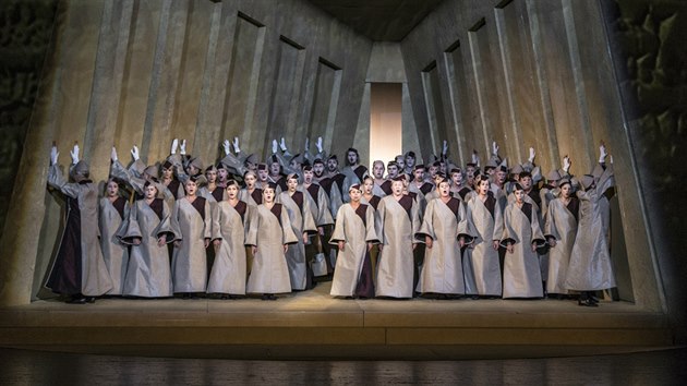 Scna z Verdiho opery Nabucco z produkce Nrodnho divadla