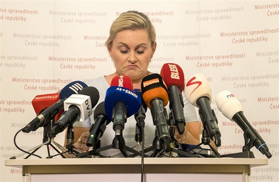 Ministryn spravedlnosti Taána Malá na mimoádné tiskové konferenci ke svým...