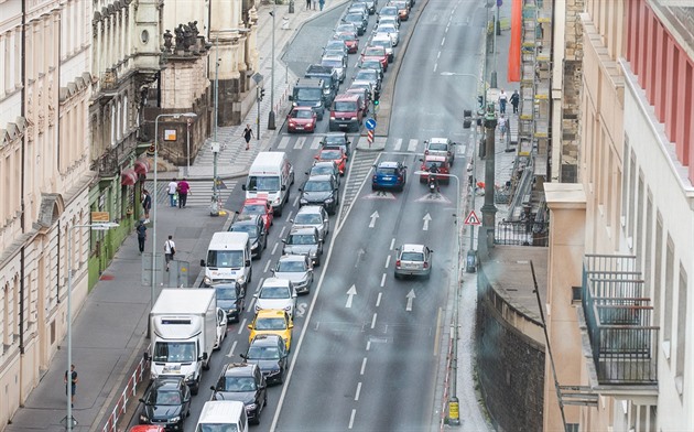 Kvli oprav Jiráskova mostu kolabuje doprava v praských ulicích. (9. ervence...