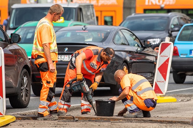 Kvli oprav Jiráskova mostu kolabuje doprava v praských ulicích. (9. ervence...