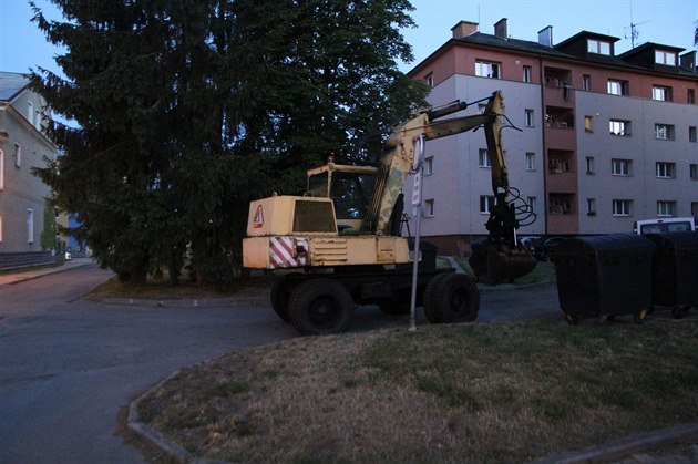 Mu se zákazem ízení se v uhelných skladech v Zábehu ve ti ráno zmocnil...