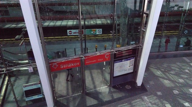 Stanice metra Stíkov je uzavena.