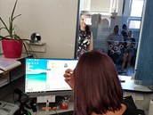 Žadatelé o výměnu či nový řidičský průkaz na plzeňském magistrátu. Lidé si o... Žadatelé o výměnu či nový řidičský průkaz na plzeňském magistrátu. Lidé si o...