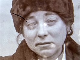 Veejný dm vedla i jednadvacetiletá Beatrice Russellová, v roce 1914 jí soud...