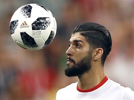 Tunisia's Ferjani Sassi, left, controls the ball as Panama's Gabriel Gomez...
