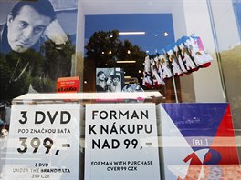 Karlovarská prodejna Bati nabízí DVD s Formanovým filmem pi nákupu nad 399...
