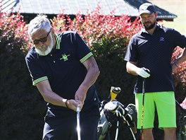 Na festivalu neme chybt tradiní golfový turnaj. A na golfovém turnaji...