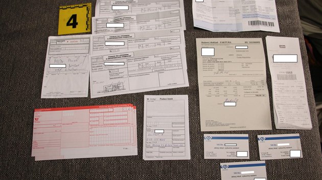 Pražská policie zadržela muže, který se vydával za pediatra a kšeftoval s léky (1. 7. 2018).