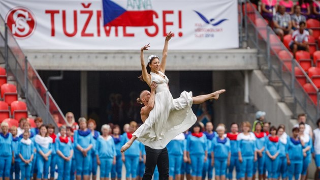 V prask Eden Arn byl 6. ervence 2018 zakonen program hromadnch skladeb v rmci XVI. vesokolskho sletu.