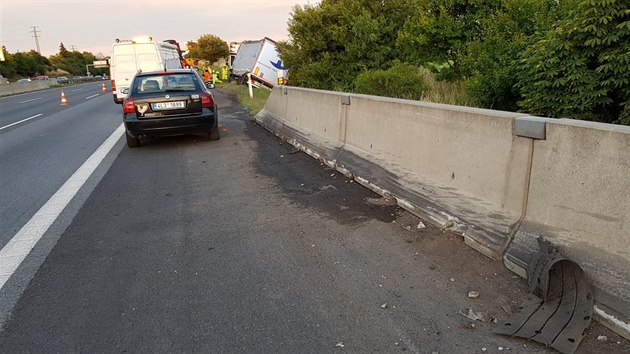 Na D1 u Prahy bouralo nkladn auto, idi nadchal 2,6 promile. (7. ervence 2018)