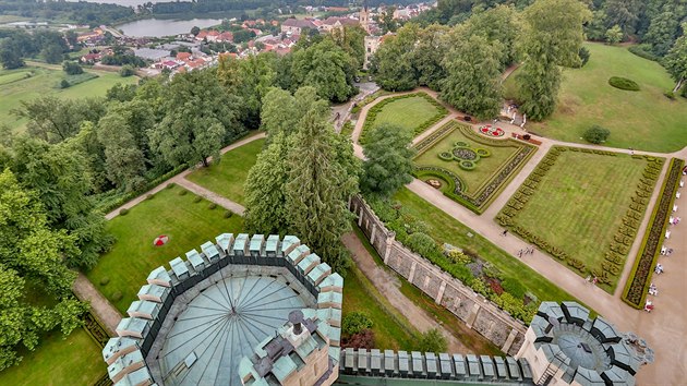 Turist si po rekonstrukci mohou opt ut vhled z ve zmku Hlubok nad Vltavou.