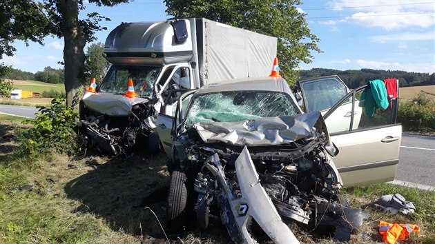 Srka dodvky a osobnho automobilu ped obc Hracholusky si vydala celkem pt zrannch.