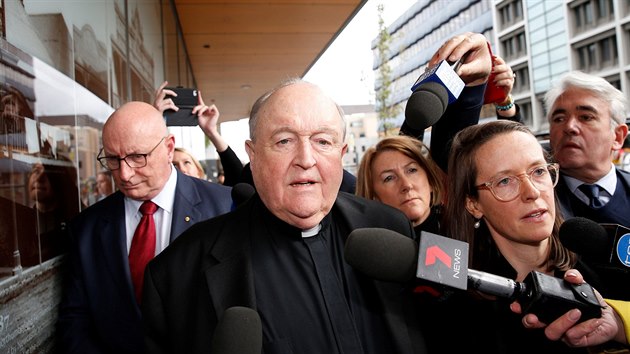 Australsk arcibiskup Philip Wilson byl odsouzen k ronmu vzen za kryt sexuln zneuvn dt knzem. (3. ervence 2018)
