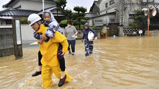 Siln det, zplavy a sesuvy pdy na zpad Japonska zabily destky lid. (7. ervence 2018)