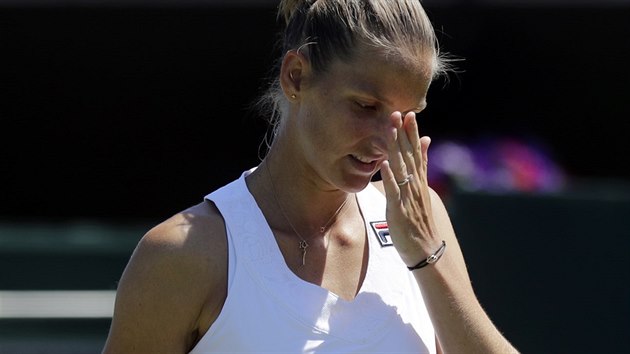 esk tenistka Karolna Plkov a jej reakce bhem prvnho kola Wimbledonu.