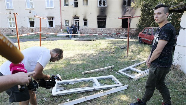 Nsledky vbuchu plynu v Dub. Vpravo na snmku jeden z obyvatel domu Marek Tma.