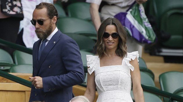 James Middleton a jeho sestra Pippa Middletonov na  Wimbledonu (Londn, 5. ervence 2018)