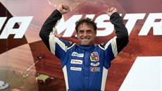 Po závodě v Nové Pace slaví triumf Václav Fejfar. Po závodě v Nové Pace slaví triumf Václav Fejfar.