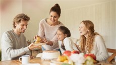 Rodiny v Česku zůstávají věrné teplým večeřím a společnému stolování. Rodiny v Česku zůstávají věrné teplým večeřím a společnému stolování.