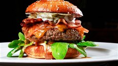 Hamburger? Asi se v restauraci hrálo hodně nahlas. Hamburger? Asi se v restauraci hrálo hodně nahlas.