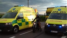 Nehoda mezi obcí Kočí a Hrochovým Týncem. Zdravotníkům se nezamlouval motorkář,... Nehoda mezi obcí Kočí a Hrochovým Týncem. Zdravotníkům se nezamlouval motorkář,...